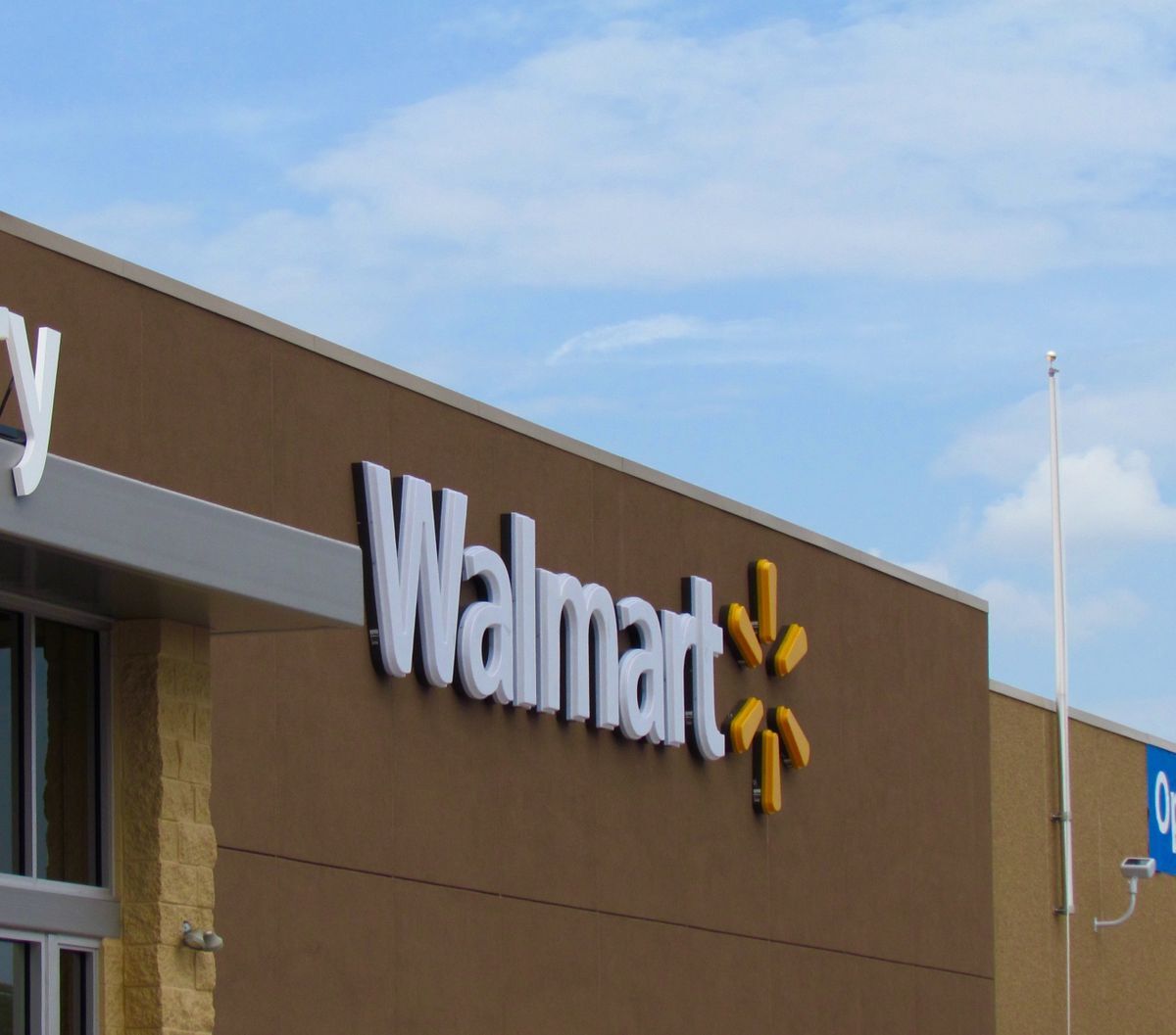 Increase in organized retail theft leads Walmart to close stores in